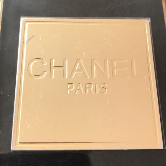 Rare Chanel 5 IPhone case with chain - Picture 5 of 16